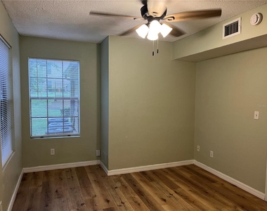 355 Lakepointe Drive - Photo Thumbnail 10