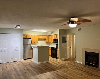 355 Lakepointe Drive - Photo Thumbnail 5