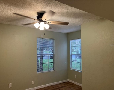 355 Lakepointe Drive - Photo Thumbnail 9