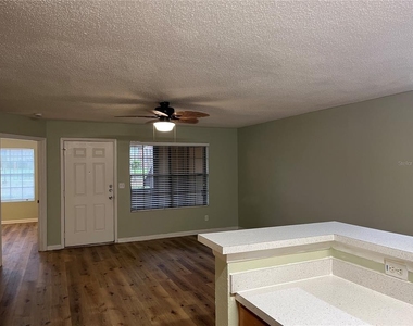 355 Lakepointe Drive - Photo Thumbnail 4