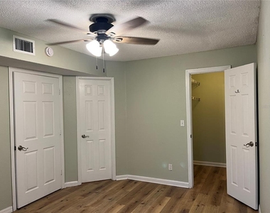 355 Lakepointe Drive - Photo Thumbnail 15
