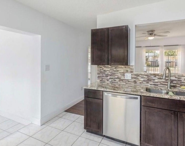 1625 Queensway Road - Photo Thumbnail 4