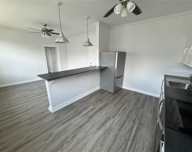 428 Armada Road S - Photo Thumbnail 2