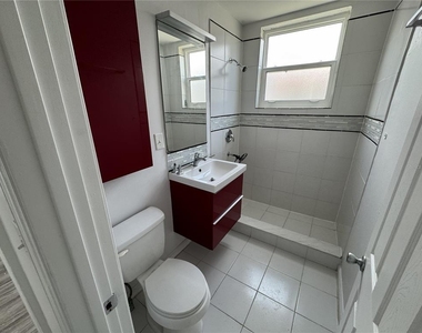 428 Armada Road S - Photo Thumbnail 4