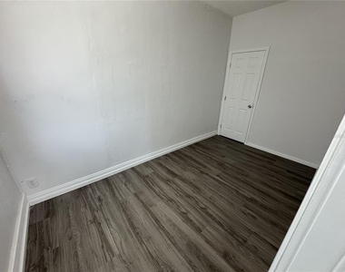 428 Armada Road S - Photo Thumbnail 7