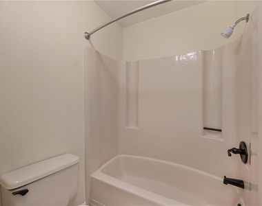 4231 Oak Loop - Photo Thumbnail 19