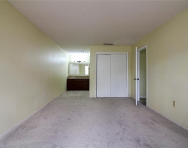 4231 Oak Loop - Photo Thumbnail 20