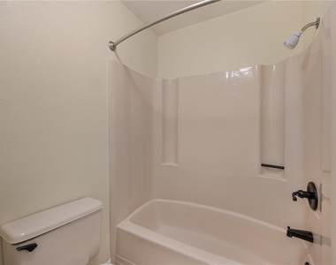 4231 Oak Loop - Photo Thumbnail 23