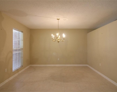 1311 Glenview Lane - Photo Thumbnail 8
