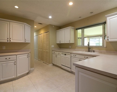 1311 Glenview Lane - Photo Thumbnail 12
