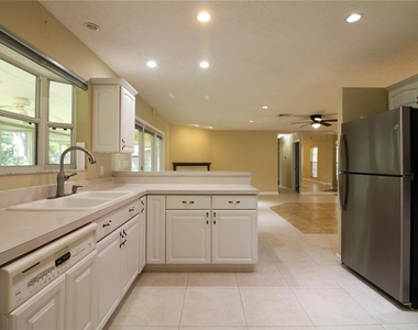 1311 Glenview Lane - Photo Thumbnail 11
