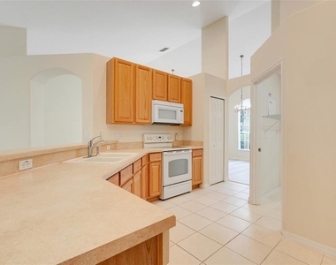 12900 Cloverdale Lane - Photo Thumbnail 9