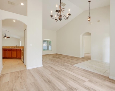 12900 Cloverdale Lane - Photo Thumbnail 5