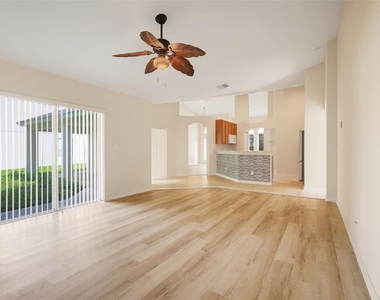 12900 Cloverdale Lane - Photo Thumbnail 7