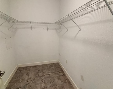 5119 Rilma Avenue - Photo Thumbnail 11