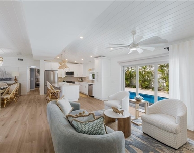 401 N Shore Drive - Photo Thumbnail 5