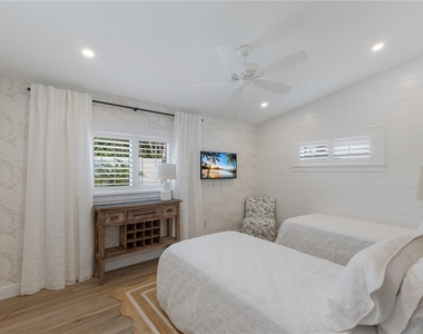 401 N Shore Drive - Photo Thumbnail 16
