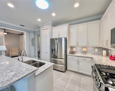 2946 Trustee Avenue - Photo Thumbnail 5