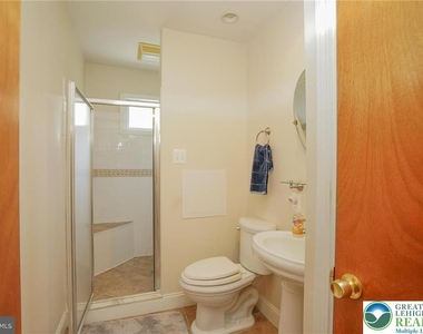 142 Ridge Street - Photo Thumbnail 2