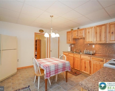 142 Ridge Street - Photo Thumbnail 3
