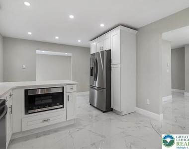 400 Cedar Drive - Photo Thumbnail 11