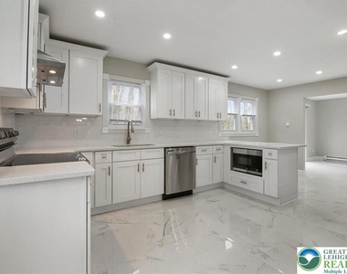 400 Cedar Drive - Photo Thumbnail 10