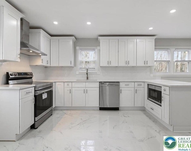400 Cedar Drive - Photo Thumbnail 9