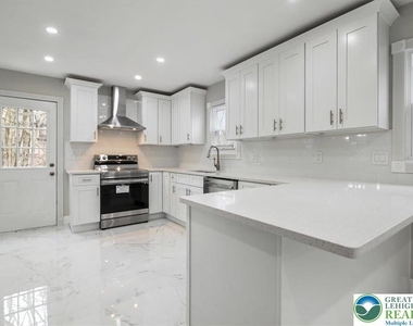 400 Cedar Drive - Photo Thumbnail 12