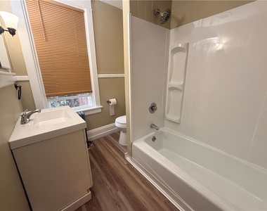 943 Center Street - Photo Thumbnail 6