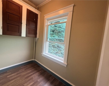 943 Center Street - Photo Thumbnail 4