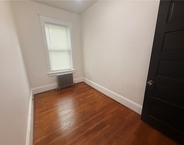 943 Center Street - Photo Thumbnail 11