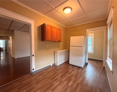 943 Center Street - Photo Thumbnail 3