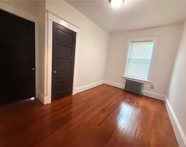 943 Center Street - Photo Thumbnail 7