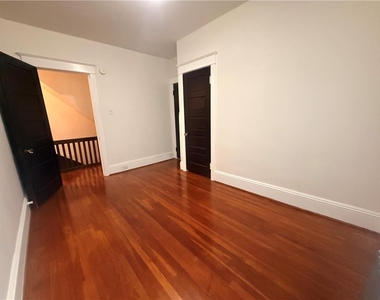 943 Center Street - Photo Thumbnail 8