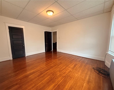 943 Center Street - Photo Thumbnail 10