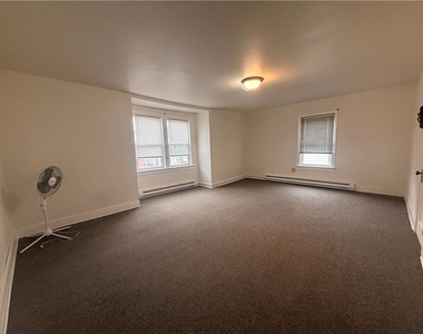 943 Center Street - Photo Thumbnail 15