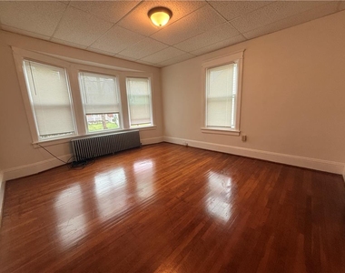 943 Center Street - Photo Thumbnail 9