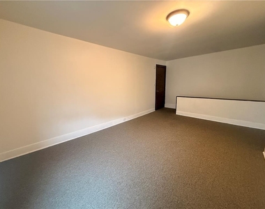 943 Center Street - Photo Thumbnail 14