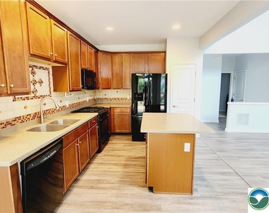 1816 Emerald Drive - Photo Thumbnail 18