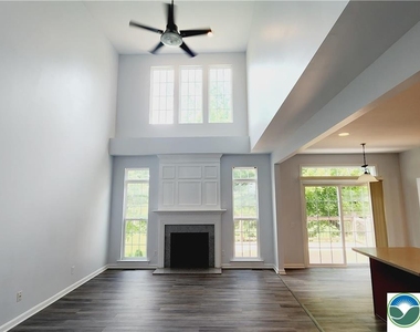 1816 Emerald Drive - Photo Thumbnail 12