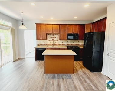 1816 Emerald Drive - Photo Thumbnail 17