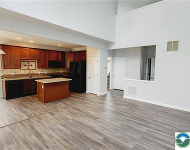 1816 Emerald Drive - Photo Thumbnail 16