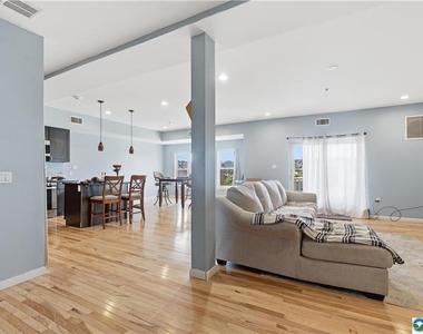 623 Walnut Avenue - Photo Thumbnail 2