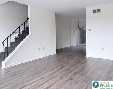 1217 Nelson Street - Photo Thumbnail 2