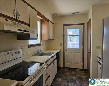 363 Minor Street - Photo Thumbnail 5