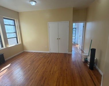 West 179th Street - Photo Thumbnail 2