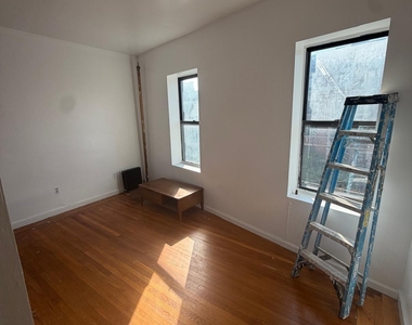 West 179th Street - Photo Thumbnail 3