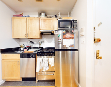 431 East 73rd Street - Photo Thumbnail 2