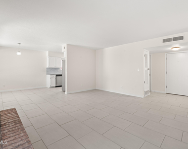 936 Oneida Drive - Photo Thumbnail 4