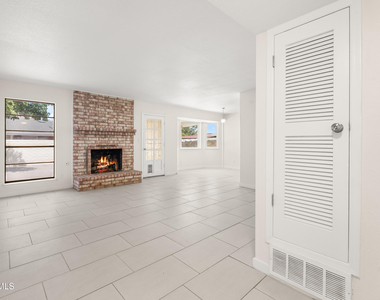 936 Oneida Drive - Photo Thumbnail 2